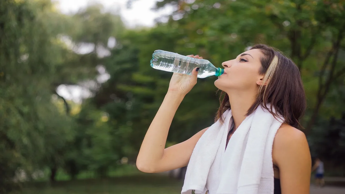 प्लास्टिक की बोतलों का पुन: उपयोग करना चाहिए या नहीं? Water Bottle: प्लास्टिक की बोतलों का पुन: उपयोग क्यों नहीं करना चाहिए या नहीं?